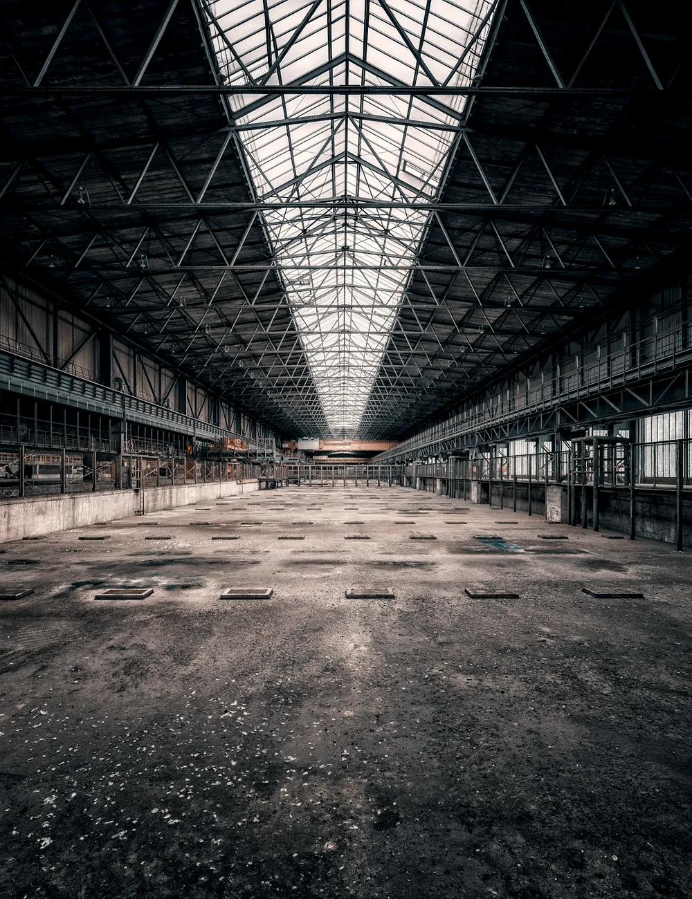 Empty industrial hall with an idle production floor